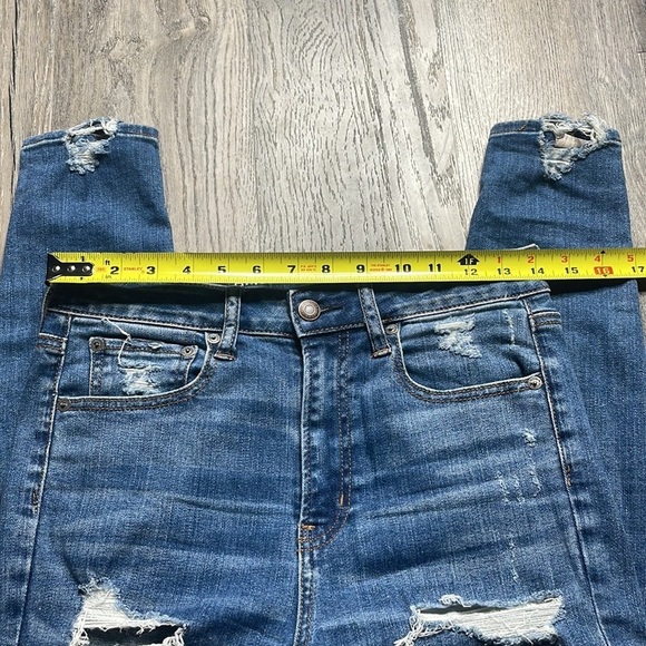 American Eagle Women’s Distressed Super High Rise Jegging, size 6 - Picture 5 of 12